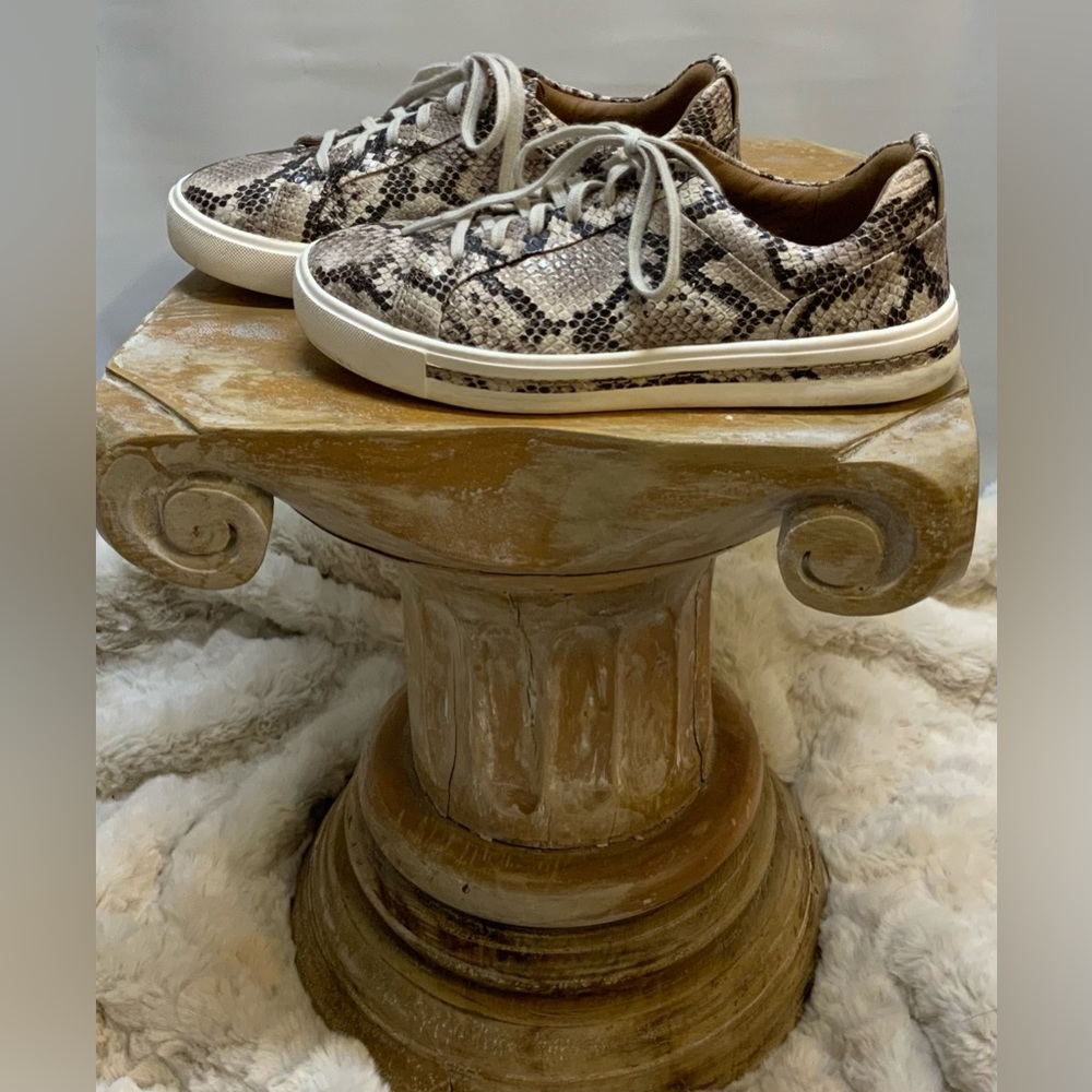Unstructured by Clarks Lace Up Low Top Snakeskin Low Top Sneaker-WMNS Sz 6 - Picture 4 of 8